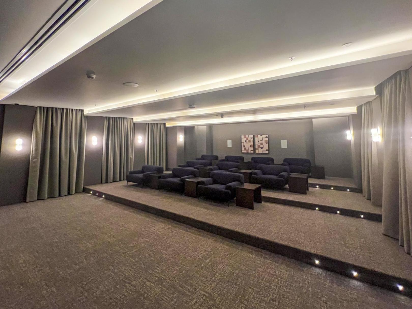 Downtown Luxury - Open Views Of The & The Sea - Walking Distance To Mall Appartement *